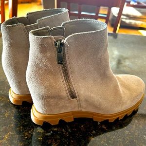 Being Sorel wedge boot